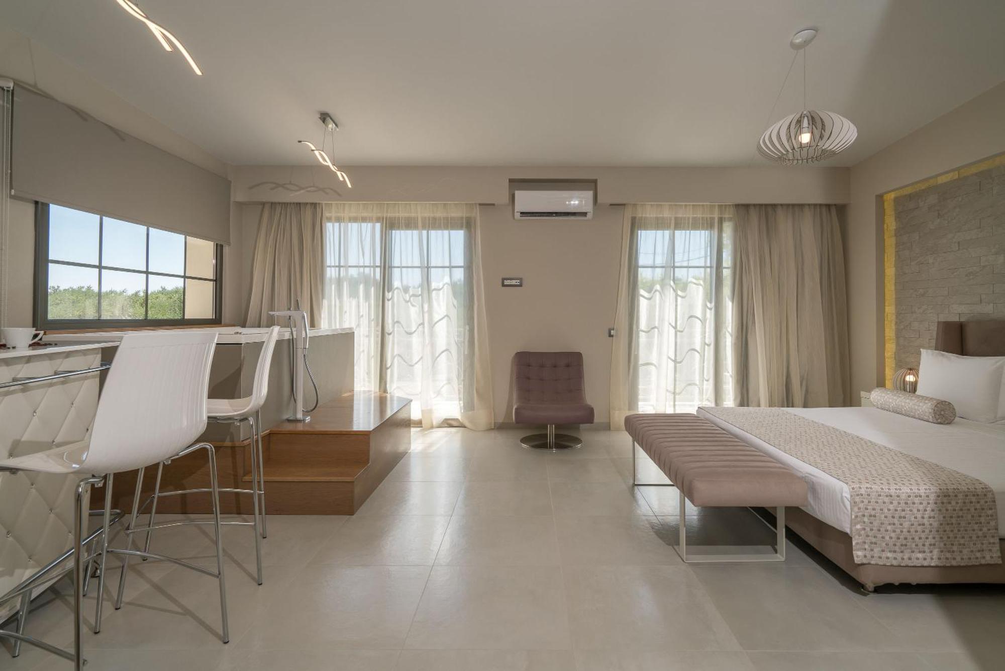 Balcony Boutique Hotel (Adults Only) Циливи Екстериор снимка